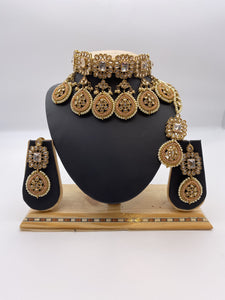 Choker Set in Gold Base with Droplets, Light Peach and Crystal Beads, with Tikka and Earrings
