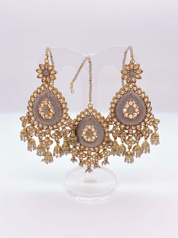 Earring Tikka Set - Pastle Green Meenakari Engraving in Gold