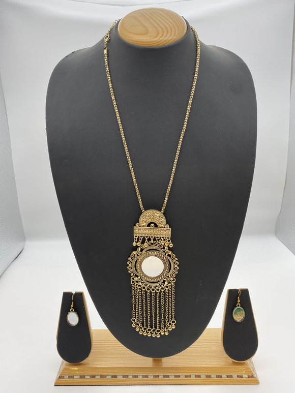 Rani Haar Afghani Collection - Plain Chain with a Vintage Pendant with Small Hook Earrings